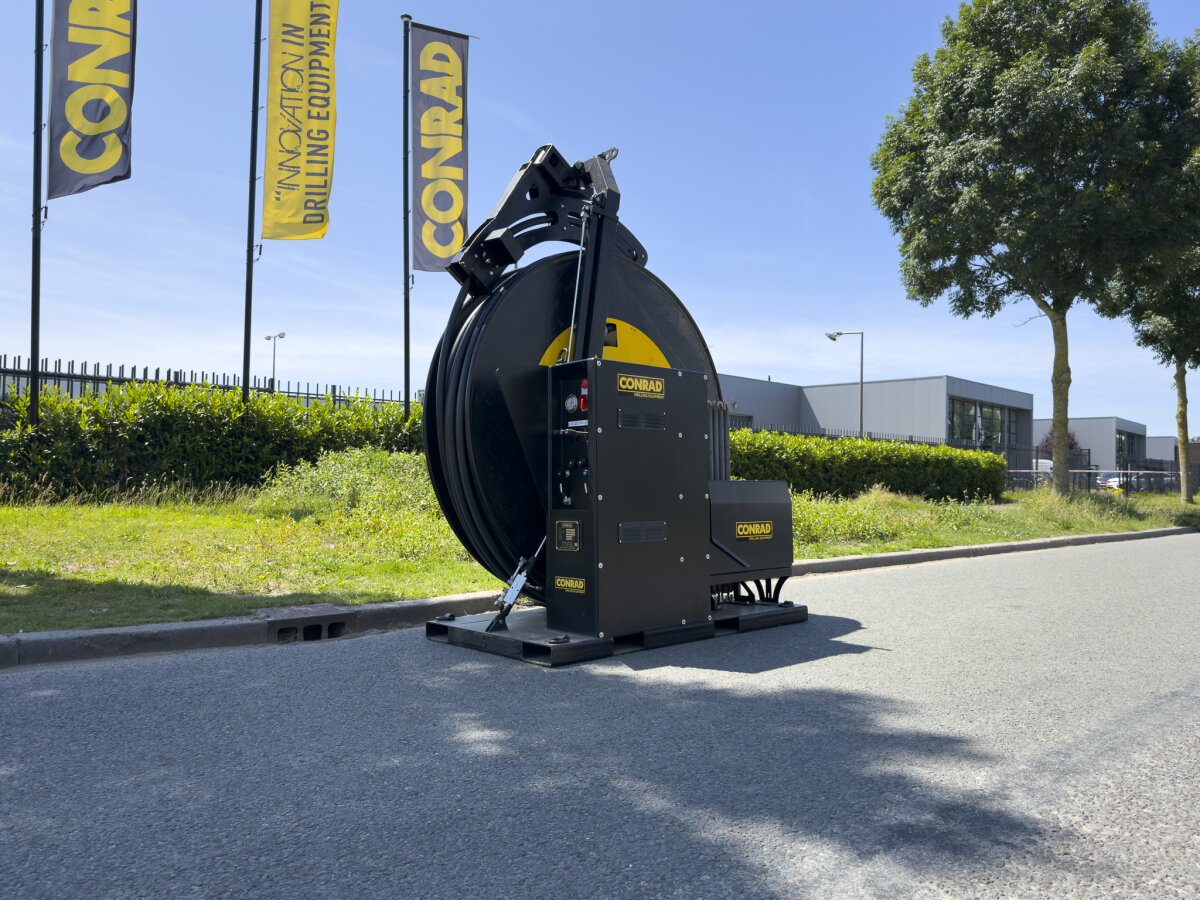 Hydraulically operated grout hose reel for Ara Boringen by Conrad Stanen