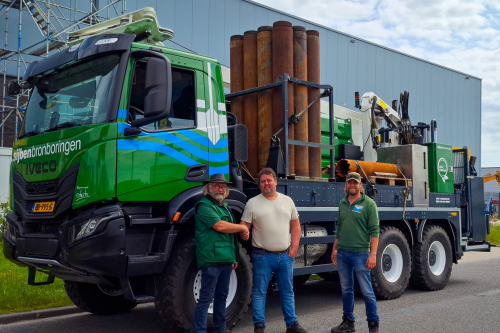 ELEKTRISCHE BOXER 150 E GEO OP TRUCK AFGELEVERD AAN SIJBEN BRONBORINGEN